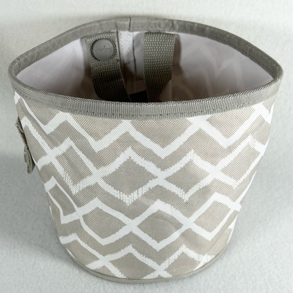 Thirty-one small basket